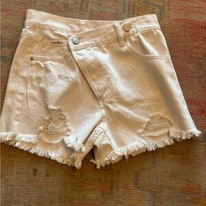 Irregular cut off jean shorts